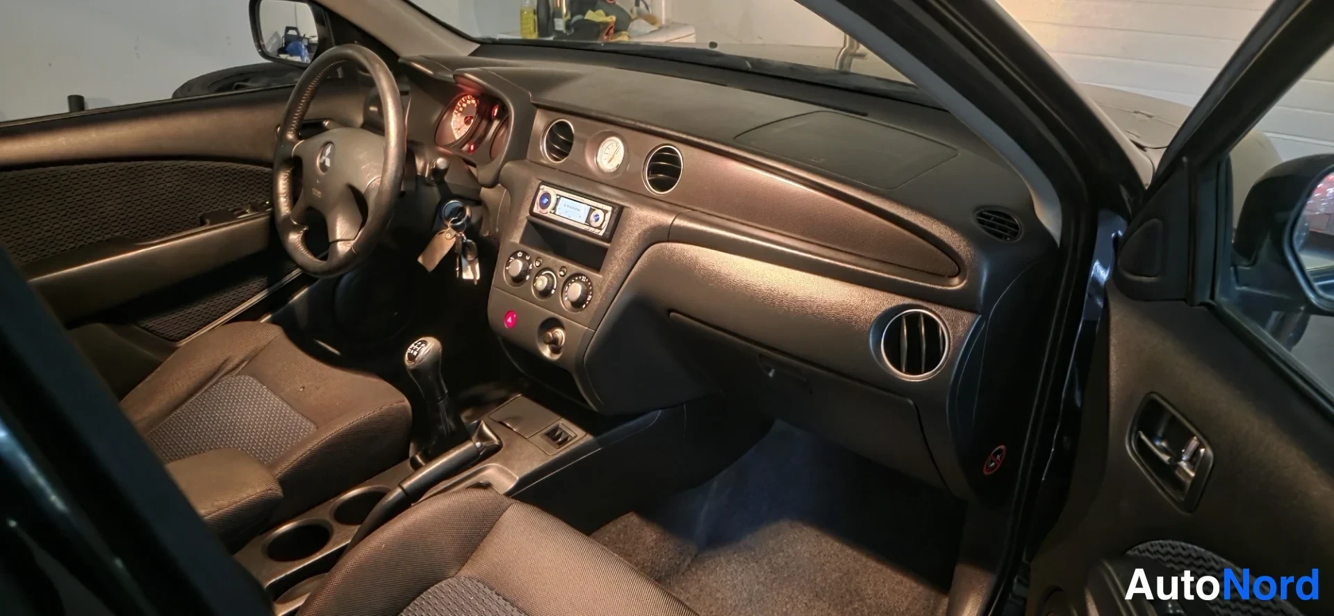 Black Mitsubishi Outlander 2006, cockpit, photo 11