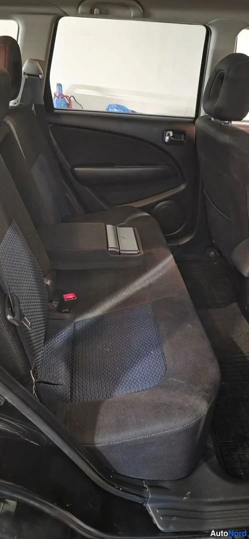 Black Mitsubishi Outlander 2006, rear seats, photo 13