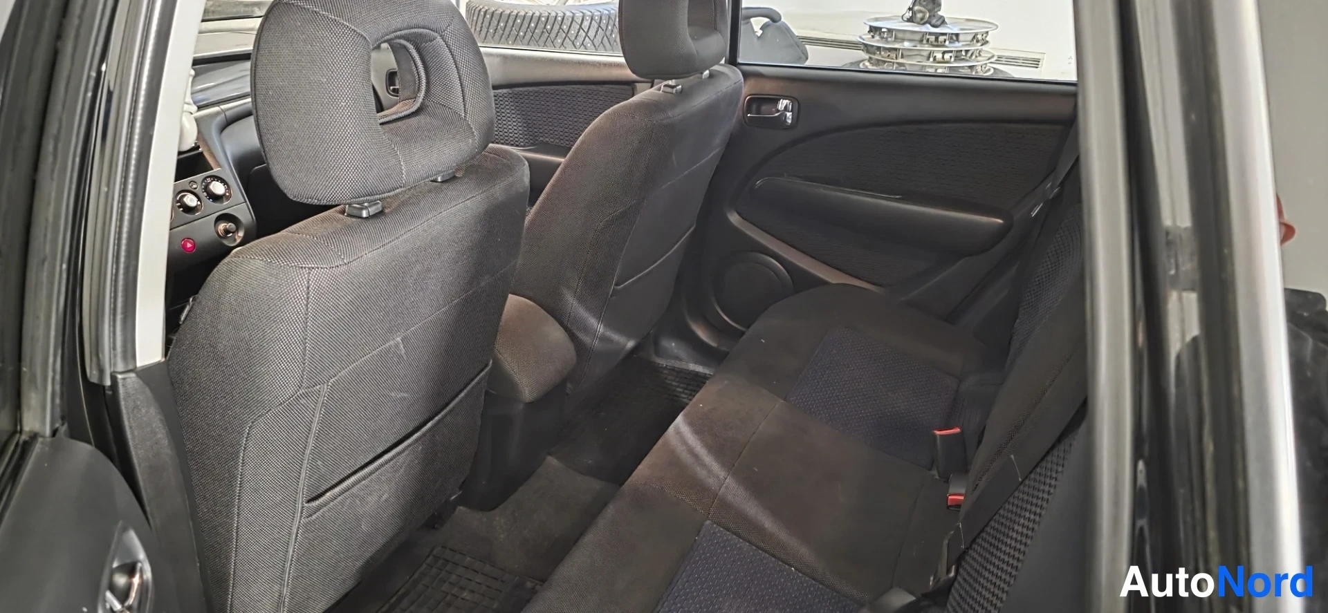 Black Mitsubishi Outlander 2006, rear seats, photo 14