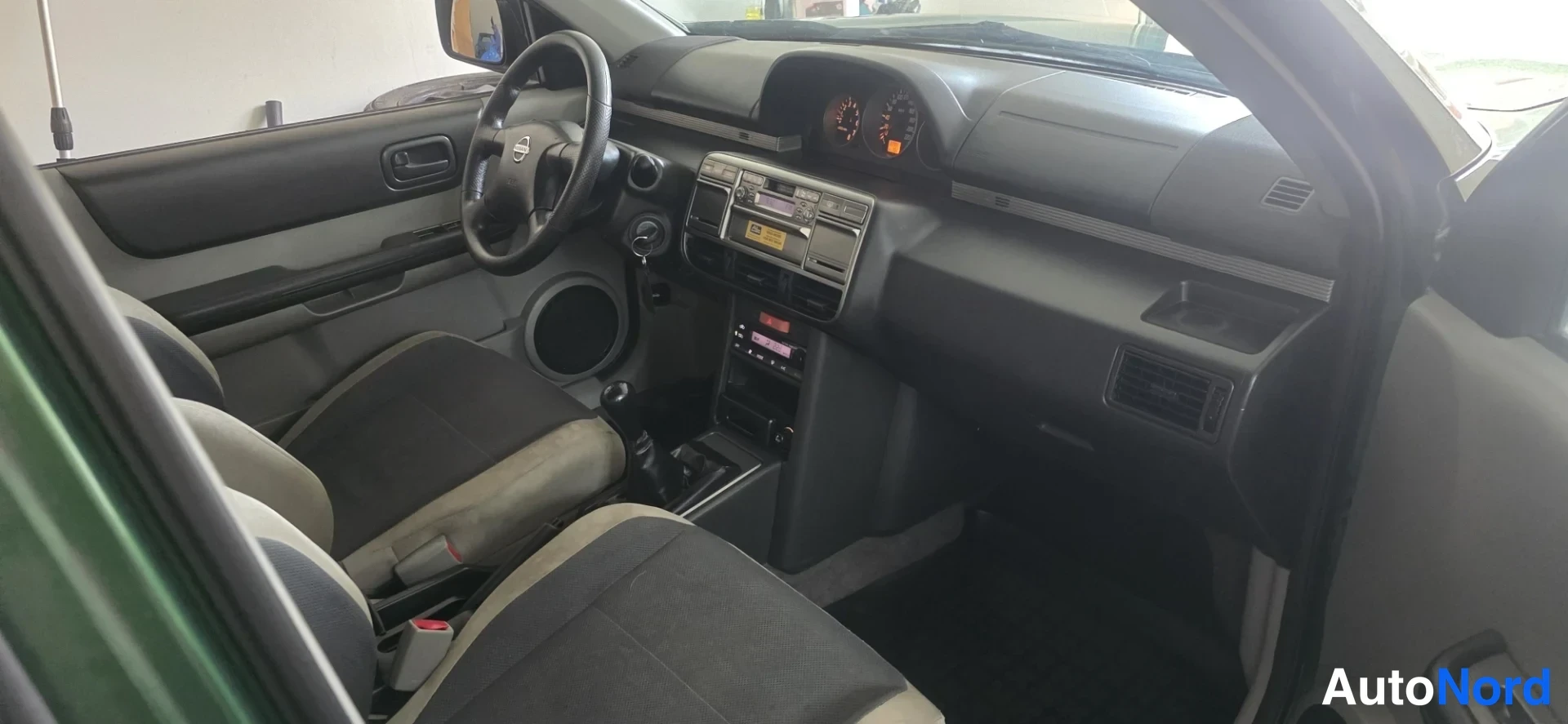 Green Nissan X-Trail 2002, cockpit, photo 11