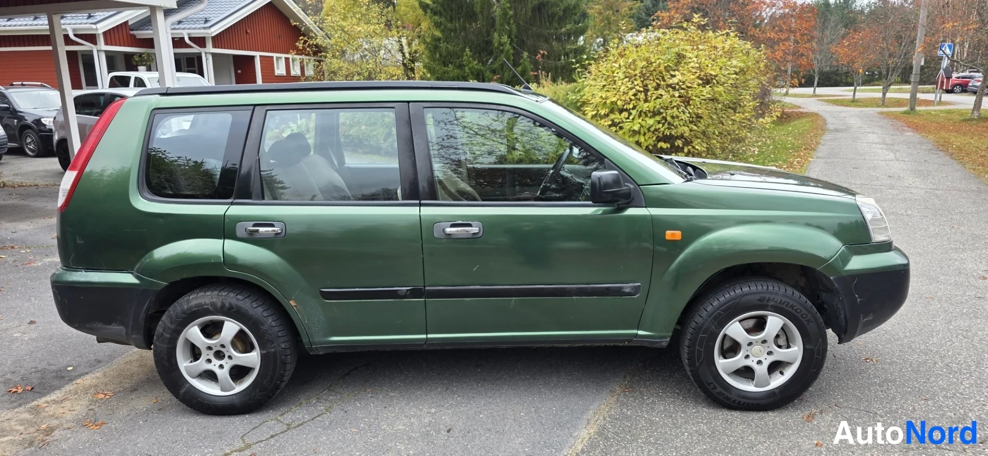 Green Nissan X-Trail 2002, front three-quarter, nose to the right, photo 4