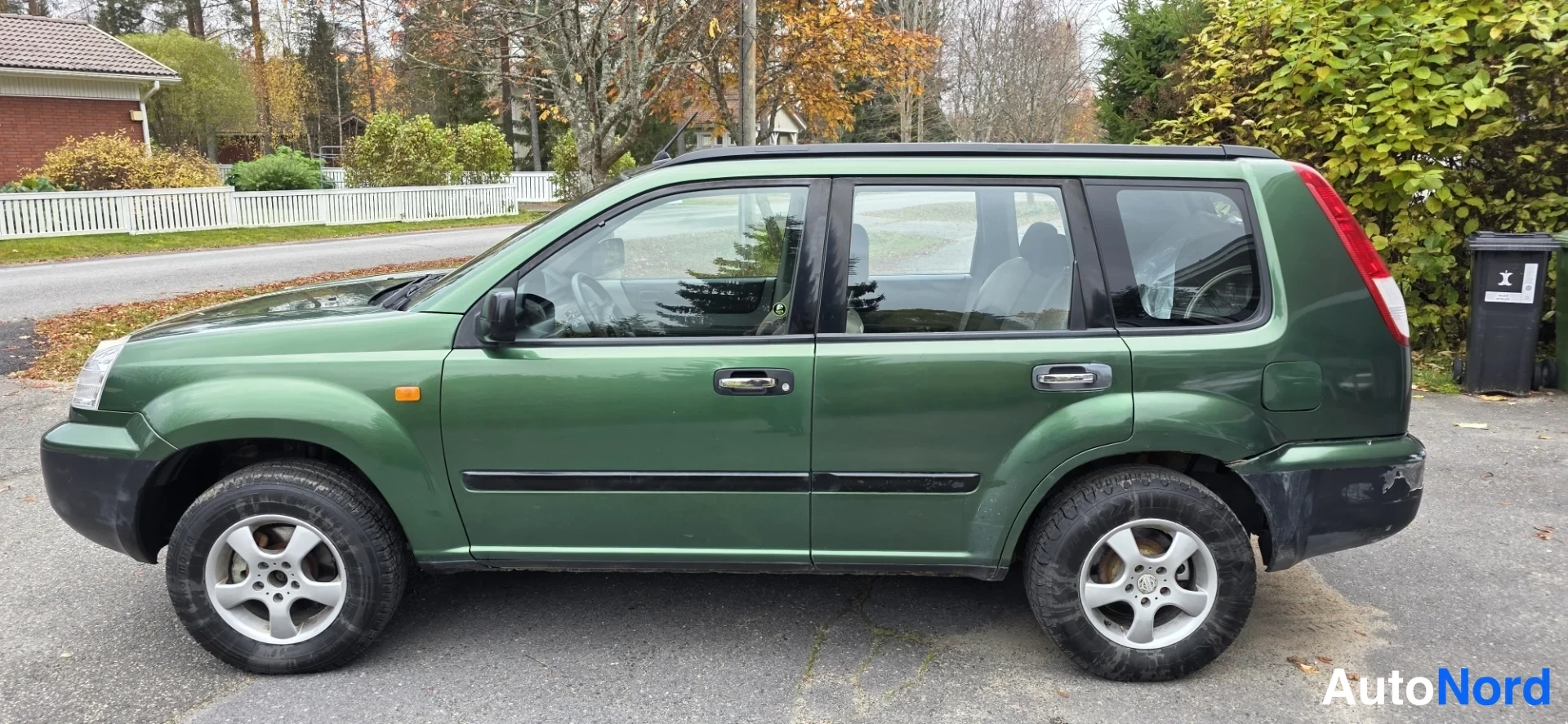 Green Nissan X-Trail 2002, front three-quarter, nose to the left, photo 3