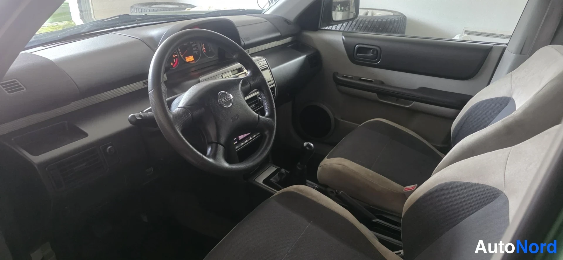Green Nissan X-Trail 2002, cockpit, photo 9