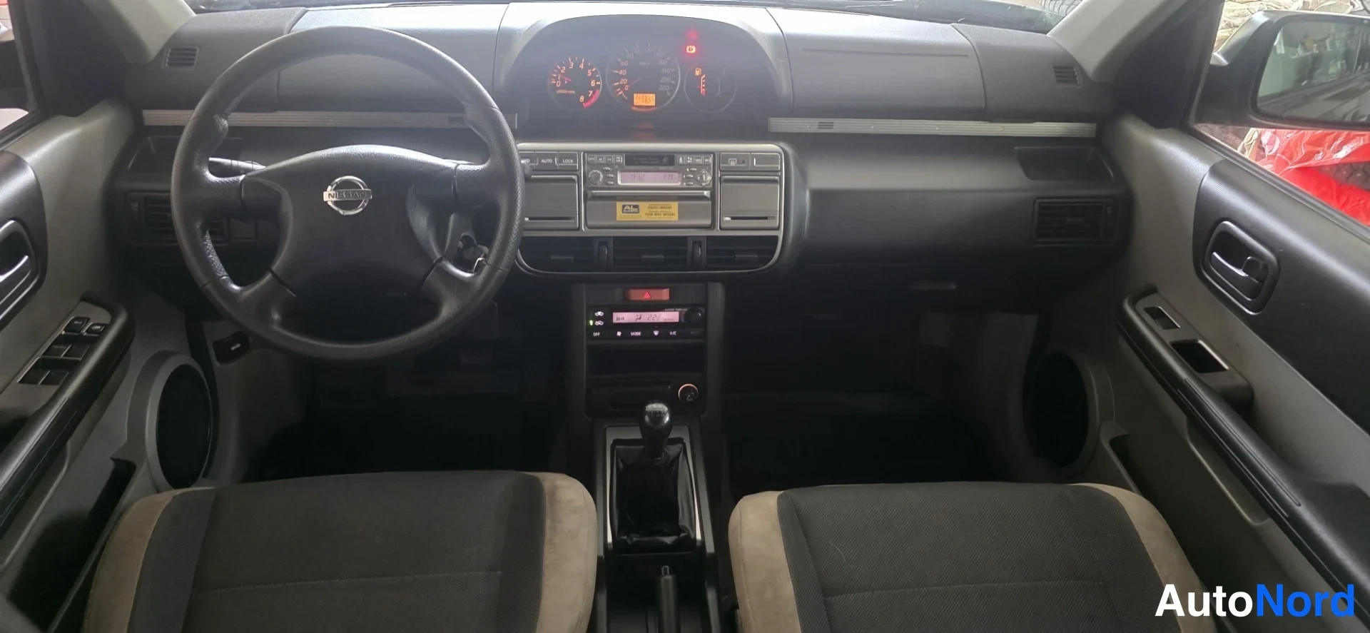 Green Nissan X-Trail 2002, cockpit, photo 10