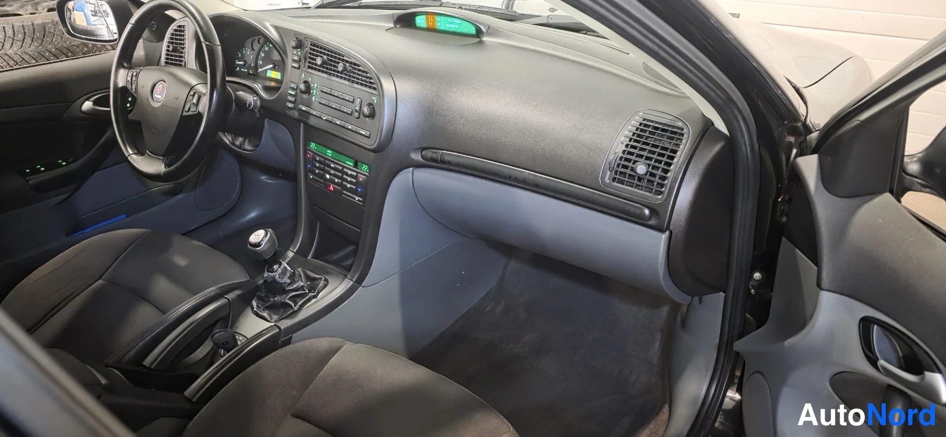 Black Saab 9-3 2004, cockpit, photo 10