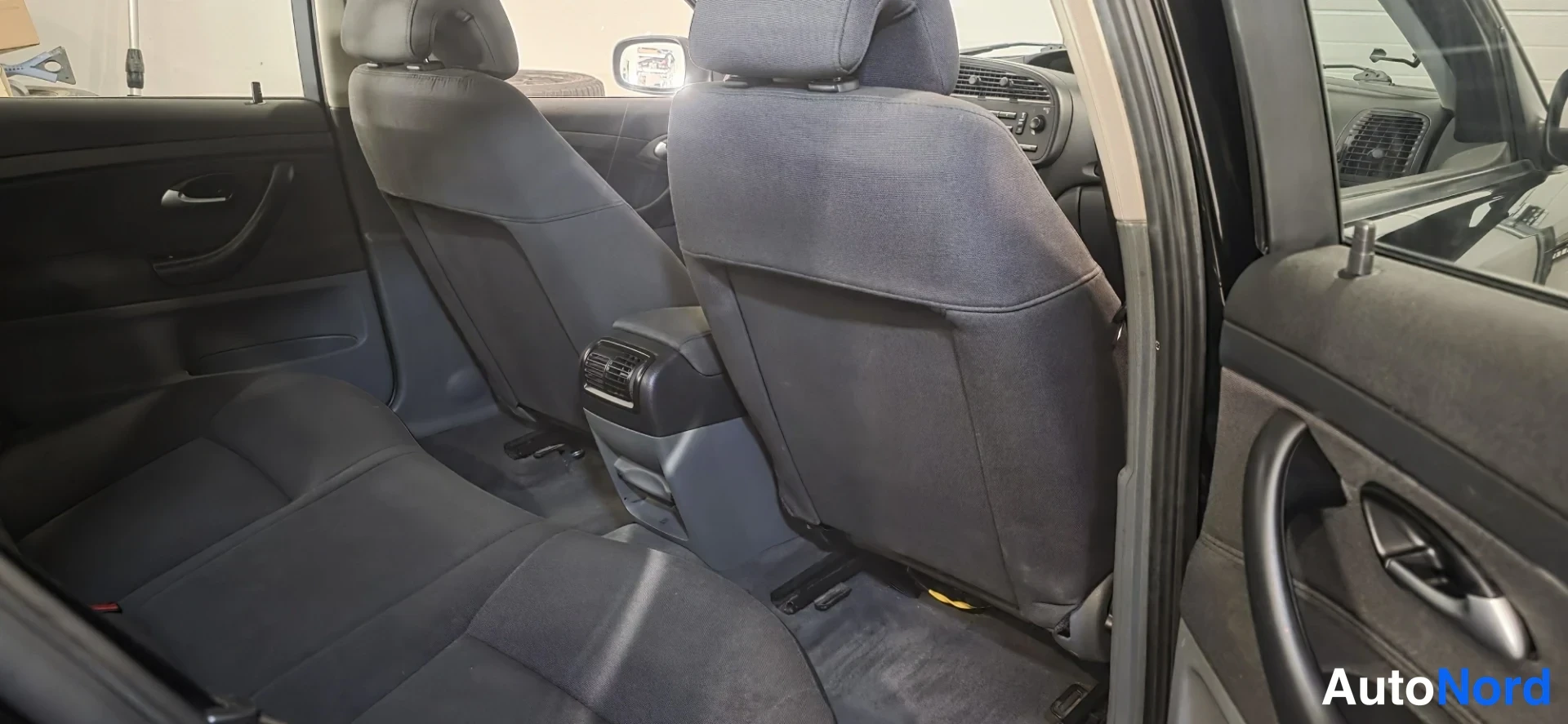 Black Saab 9-3 2004, cockpit, photo 11