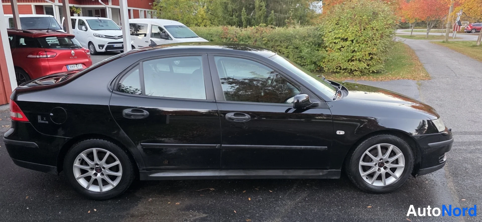Black Saab 9-3 2004, front three-quarter, nose to the right, photo 4