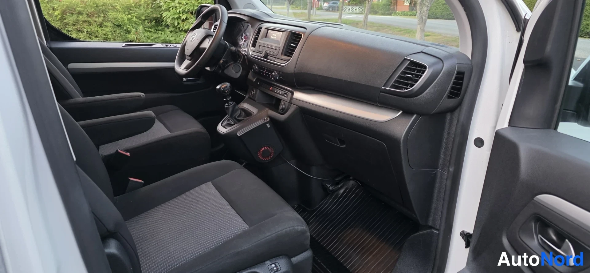 White Toyota Proace Verso 2017, cockpit, photo 11