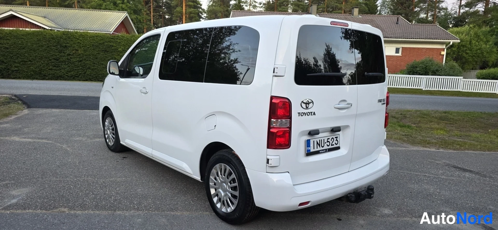 White Toyota Proace Verso 2017, rear three-quarter, photo 6
