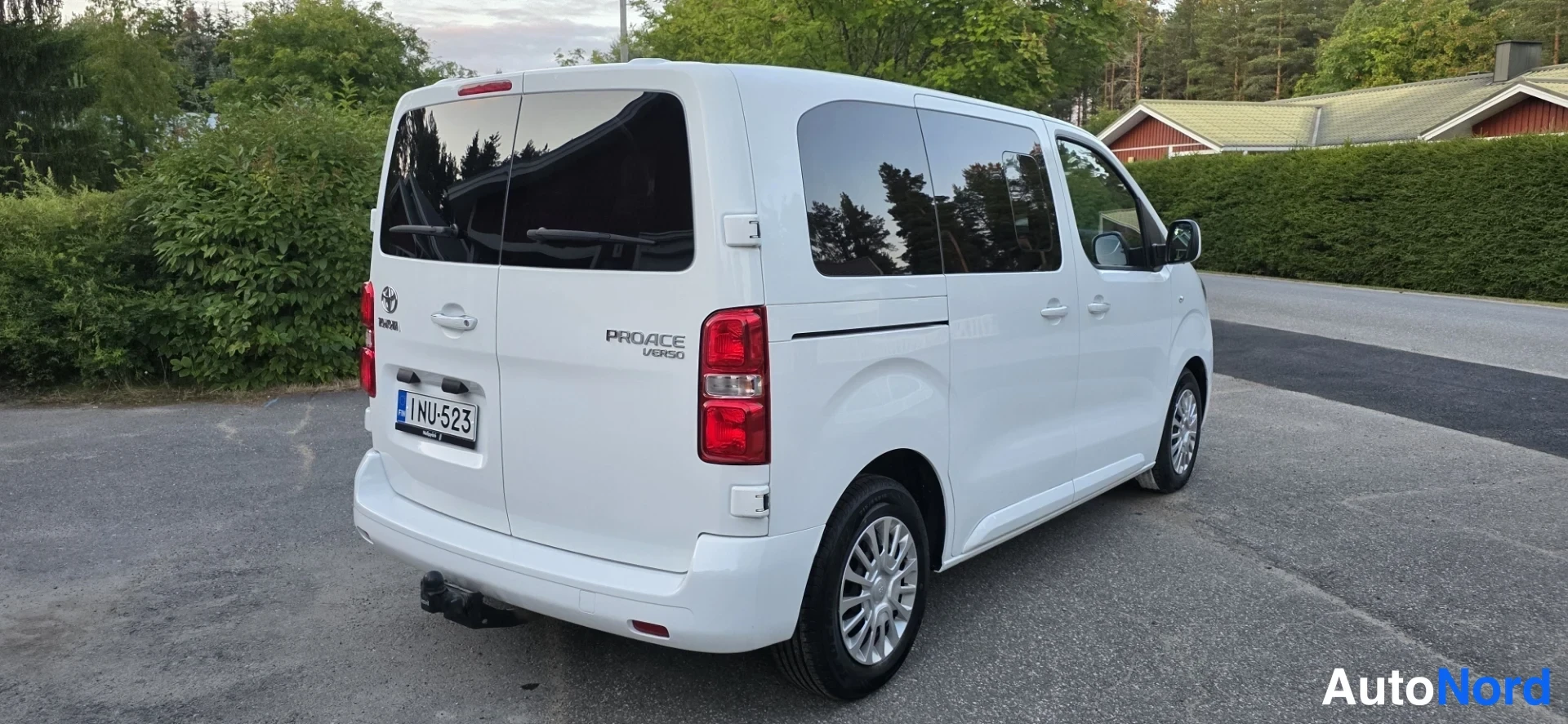 White Toyota Proace Verso 2017, rear three-quarter, photo 7