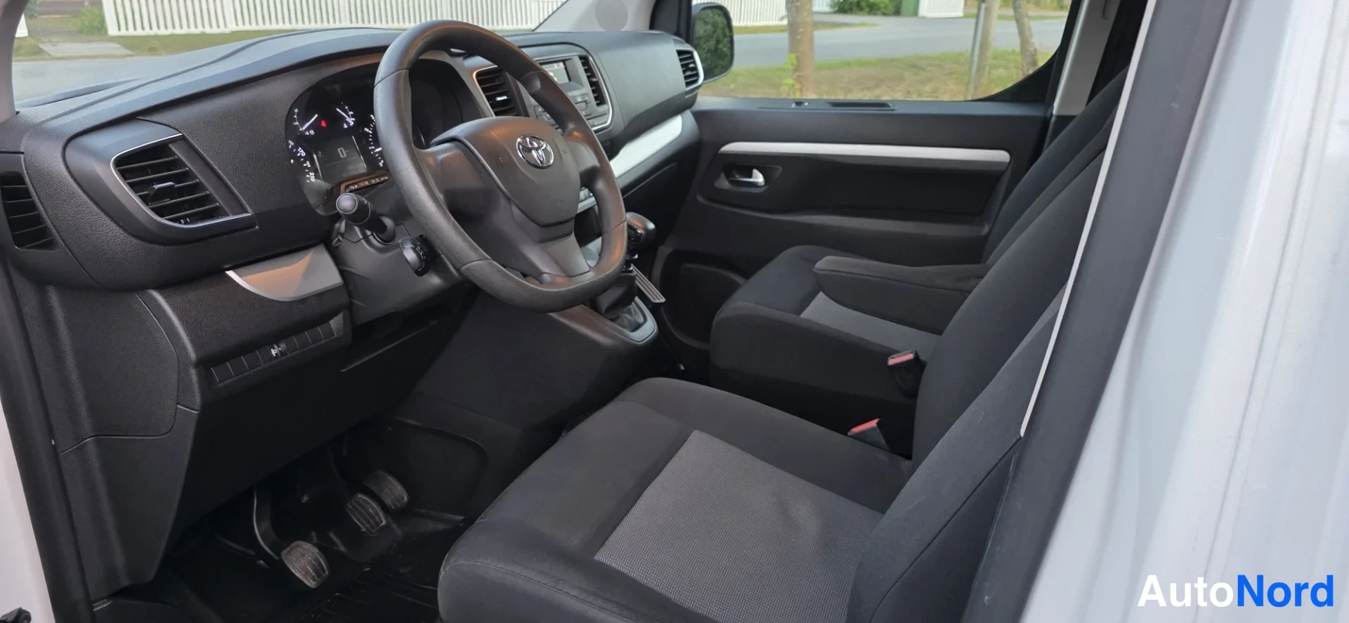 White Toyota Proace Verso 2017, cockpit, photo 9