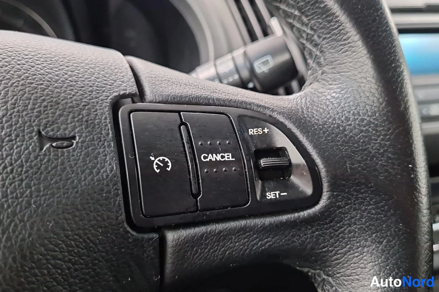 Valkoinen Kia Sportage 2012, yksityiskohta, kuva 15