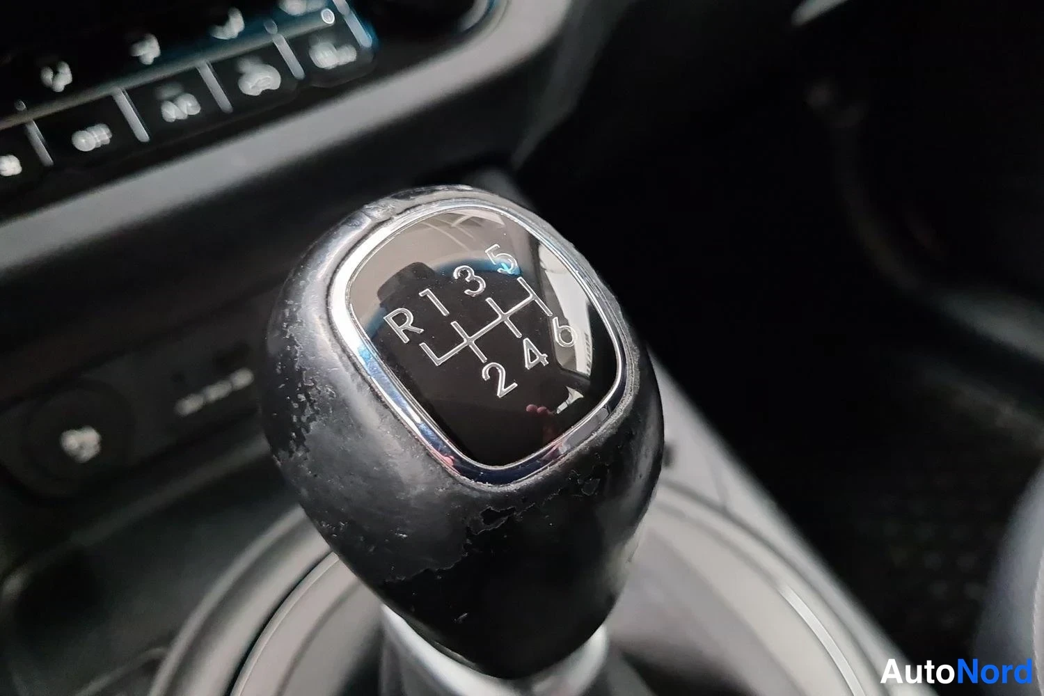 Valkoinen Kia Sportage 2012, yksityiskohta, kuva 16