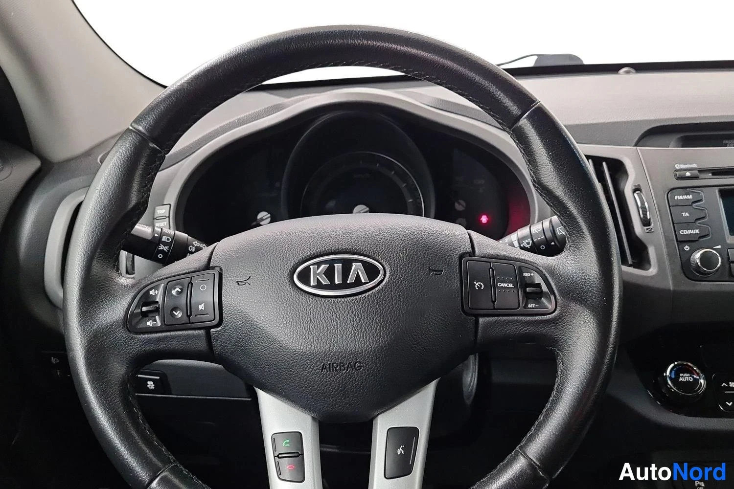 Valkoinen Kia Sportage 2012, yksityiskohta, kuva 12