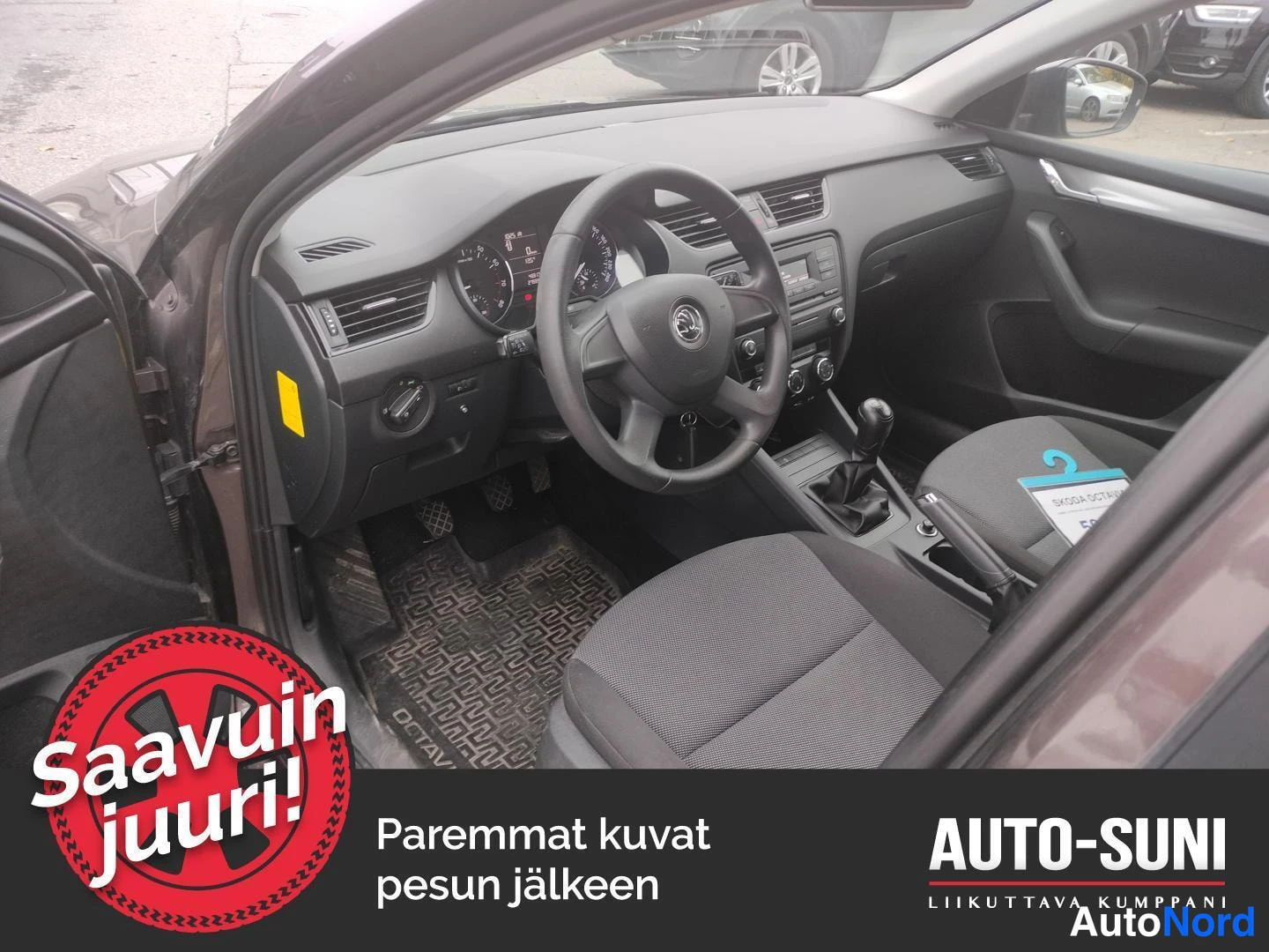 Ruskea Skoda Octavia 2013, ohjaamo, kuva 5