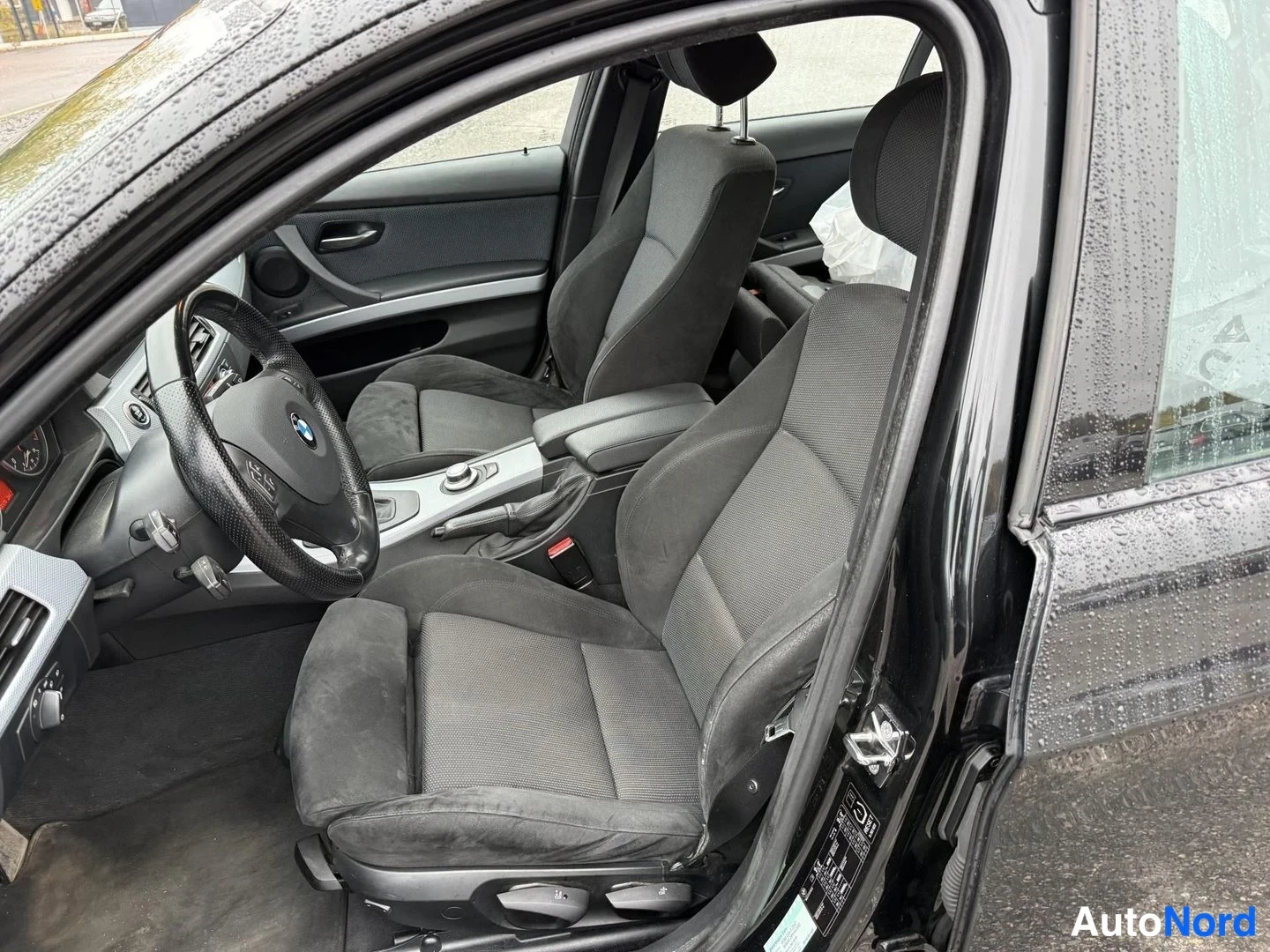 Black BMW 325d 2008, front seats, photo 7