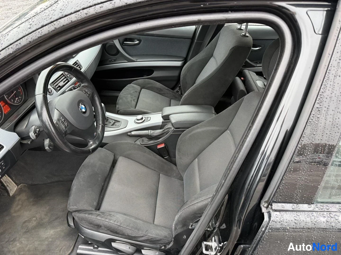 Black BMW 325d 2008, front seats, photo 8