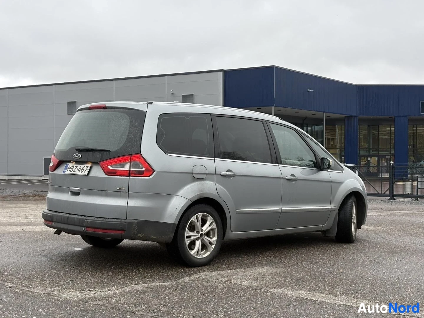 Harmaa Ford Galaxy 2010, takaviisto, kuva 3