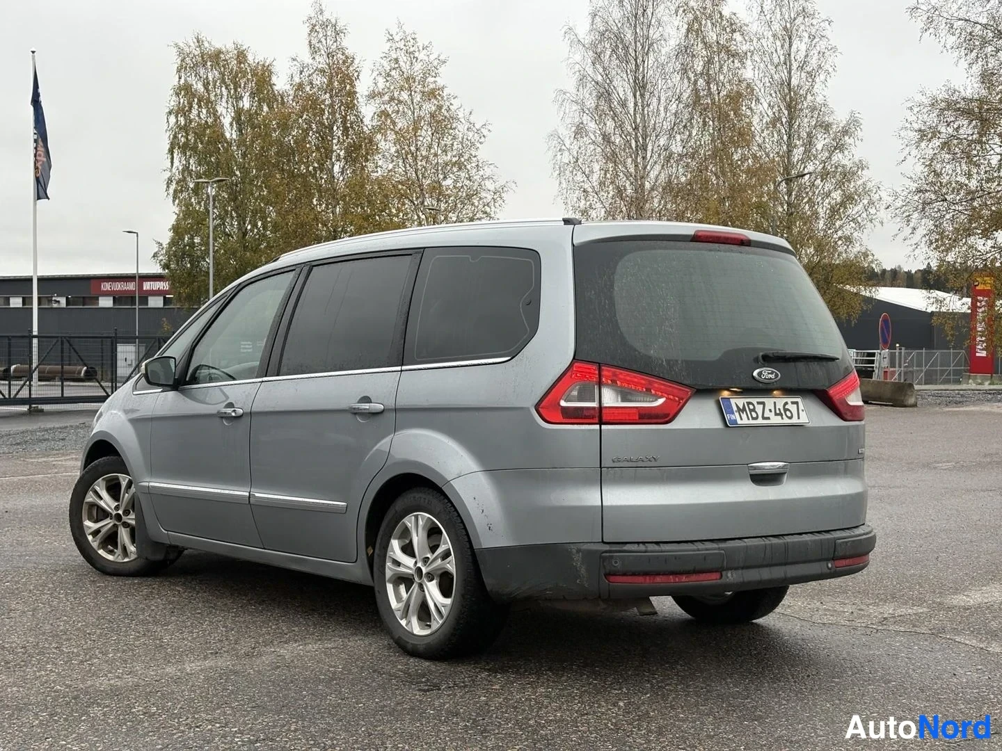 Harmaa Ford Galaxy 2010, takaviisto, kuva 4