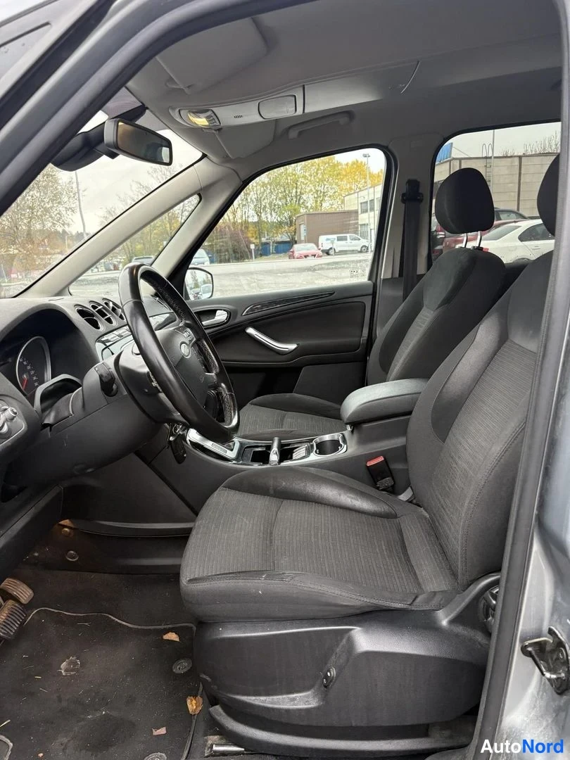 Harmaa Ford Galaxy 2010, ohjaamo, kuva 5