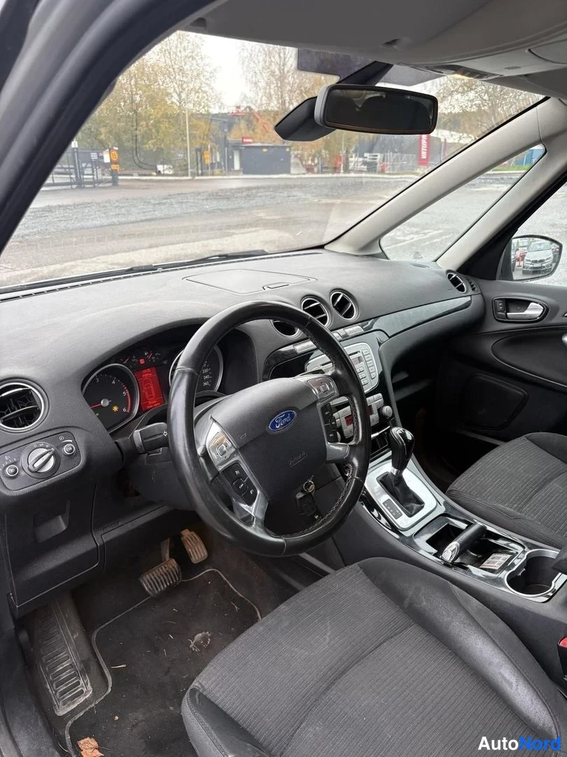 Harmaa Ford Galaxy 2010, ohjaamo, kuva 6