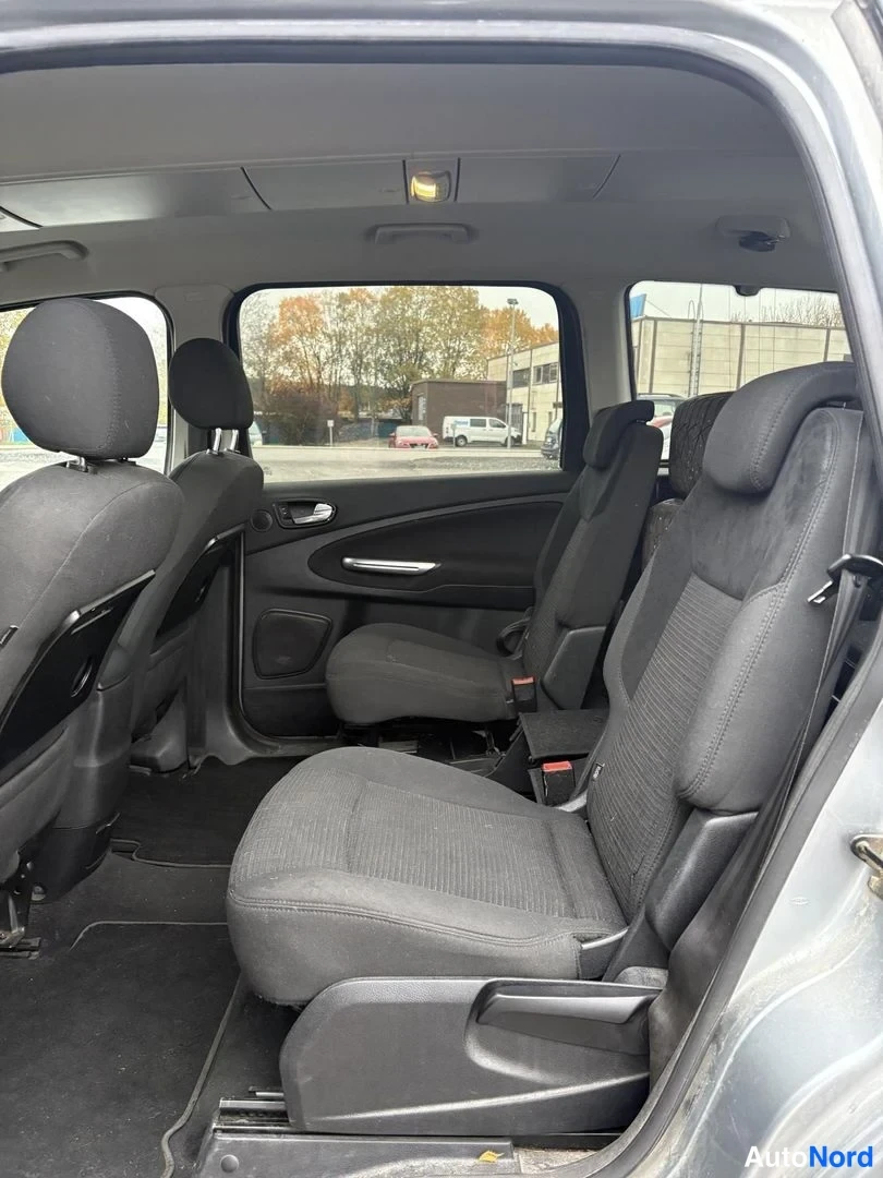Harmaa Ford Galaxy 2010, takaistuimet, kuva 9
