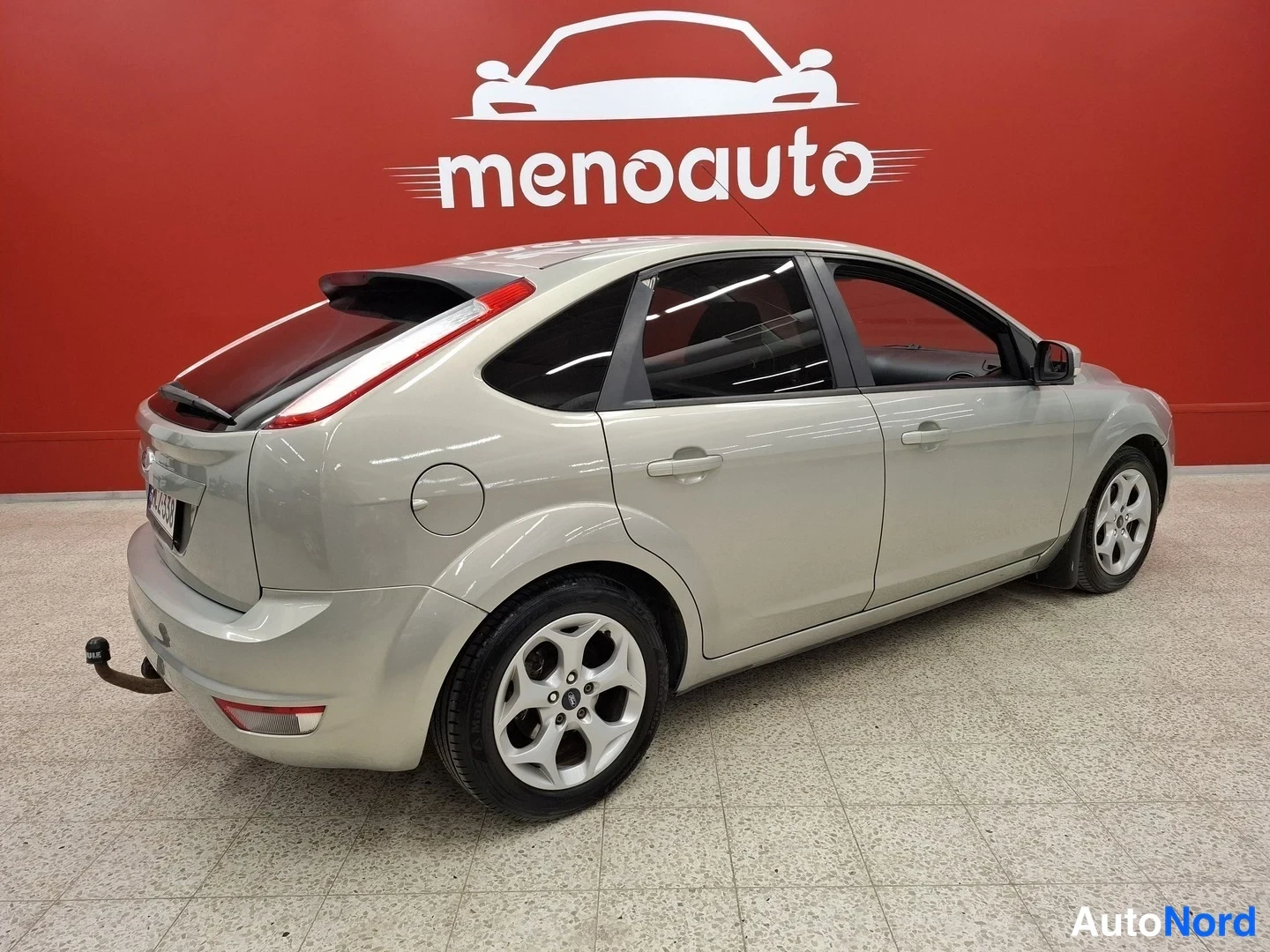 Harmaa Ford Focus 2010, takaviisto, kuva 5