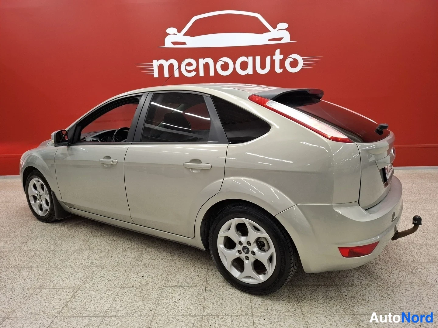 Harmaa Ford Focus 2010, takaviisto, kuva 6