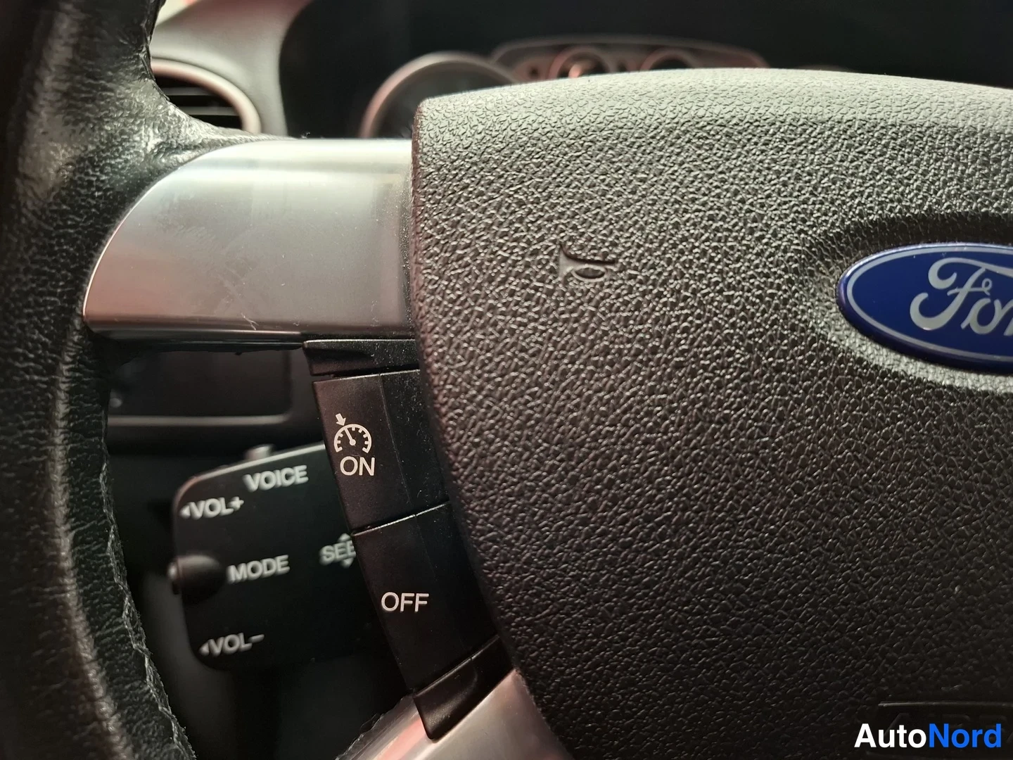 Harmaa Ford Focus 2010, yksityiskohta, kuva 12