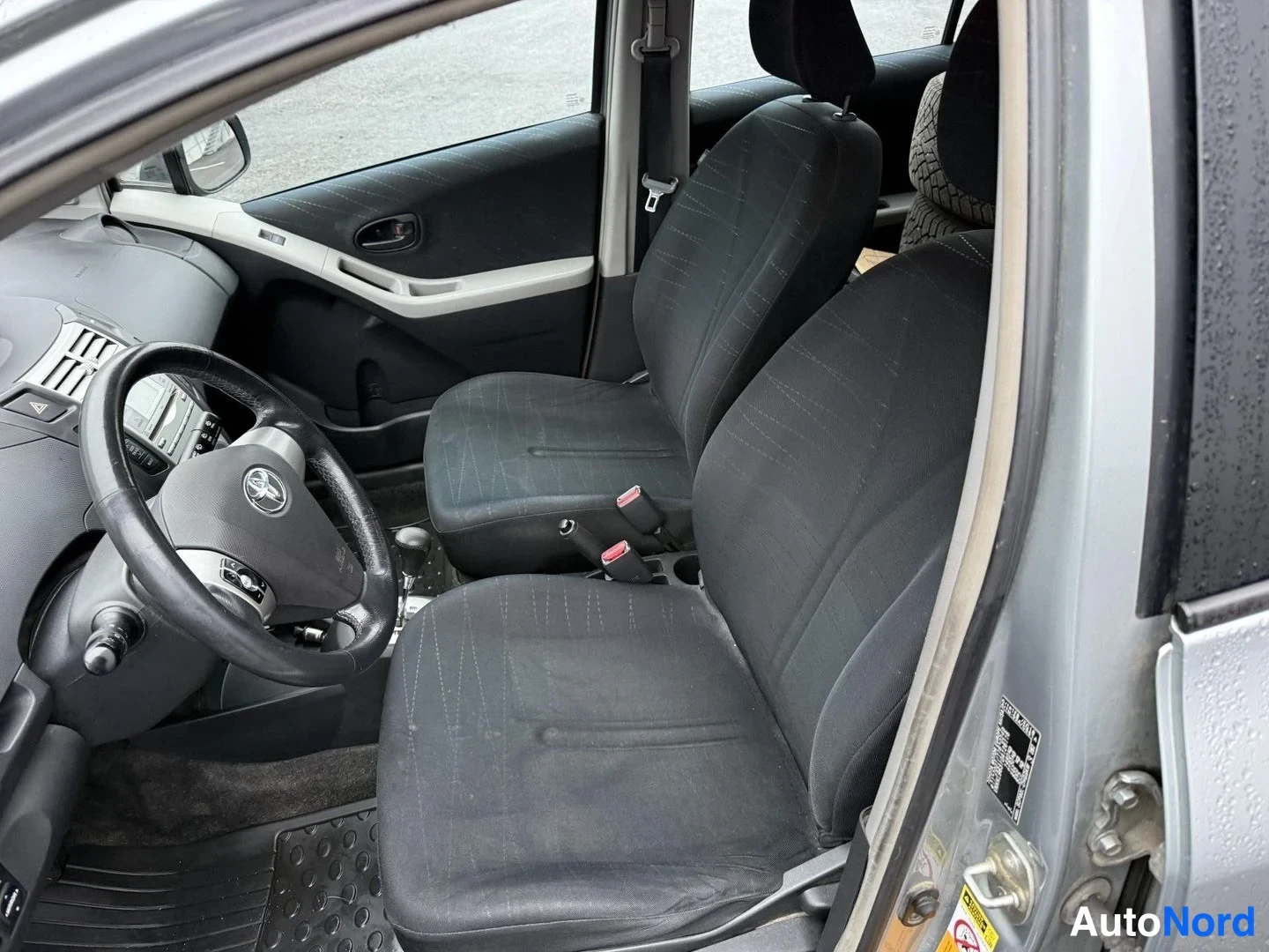 Hopea Toyota YARIS 2006, etuistuimet, kuva 7