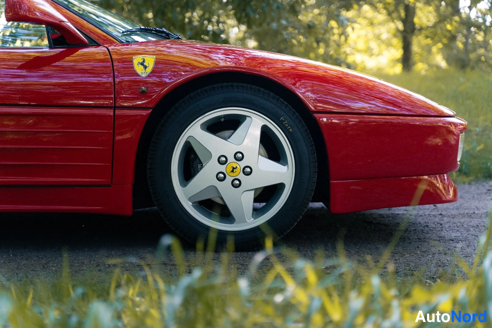 Red Ferrari 348 1991, detail, photo 12