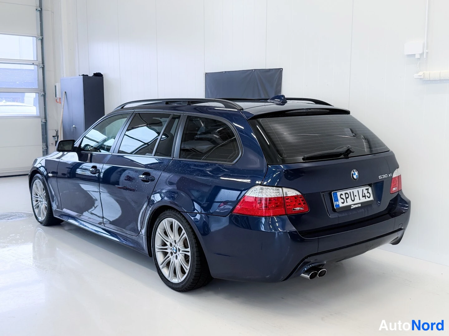 Blue BMW 530i xDrive 2007, rear three-quarter, photo 2