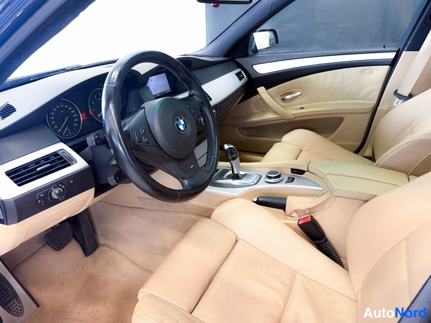 Blue BMW 530i xDrive 2007, cockpit, photo 3