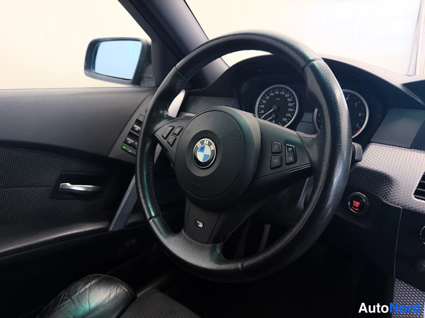 Black BMW 525i 2007, cockpit, photo 3