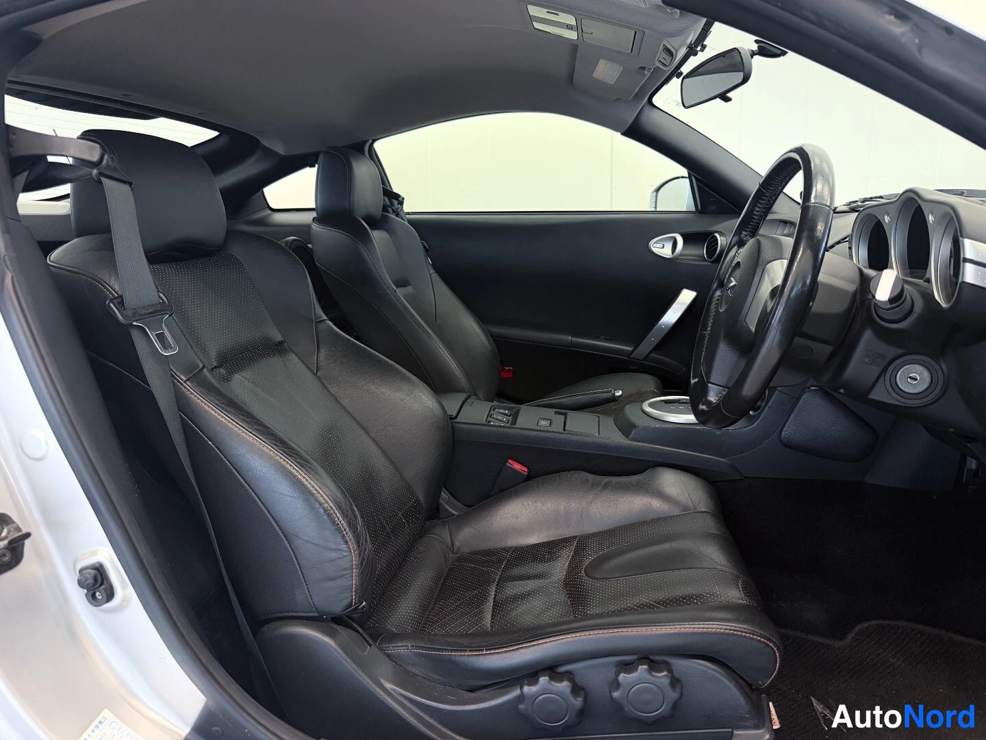Silver Nissan 350Z 2004, front seats, photo 11
