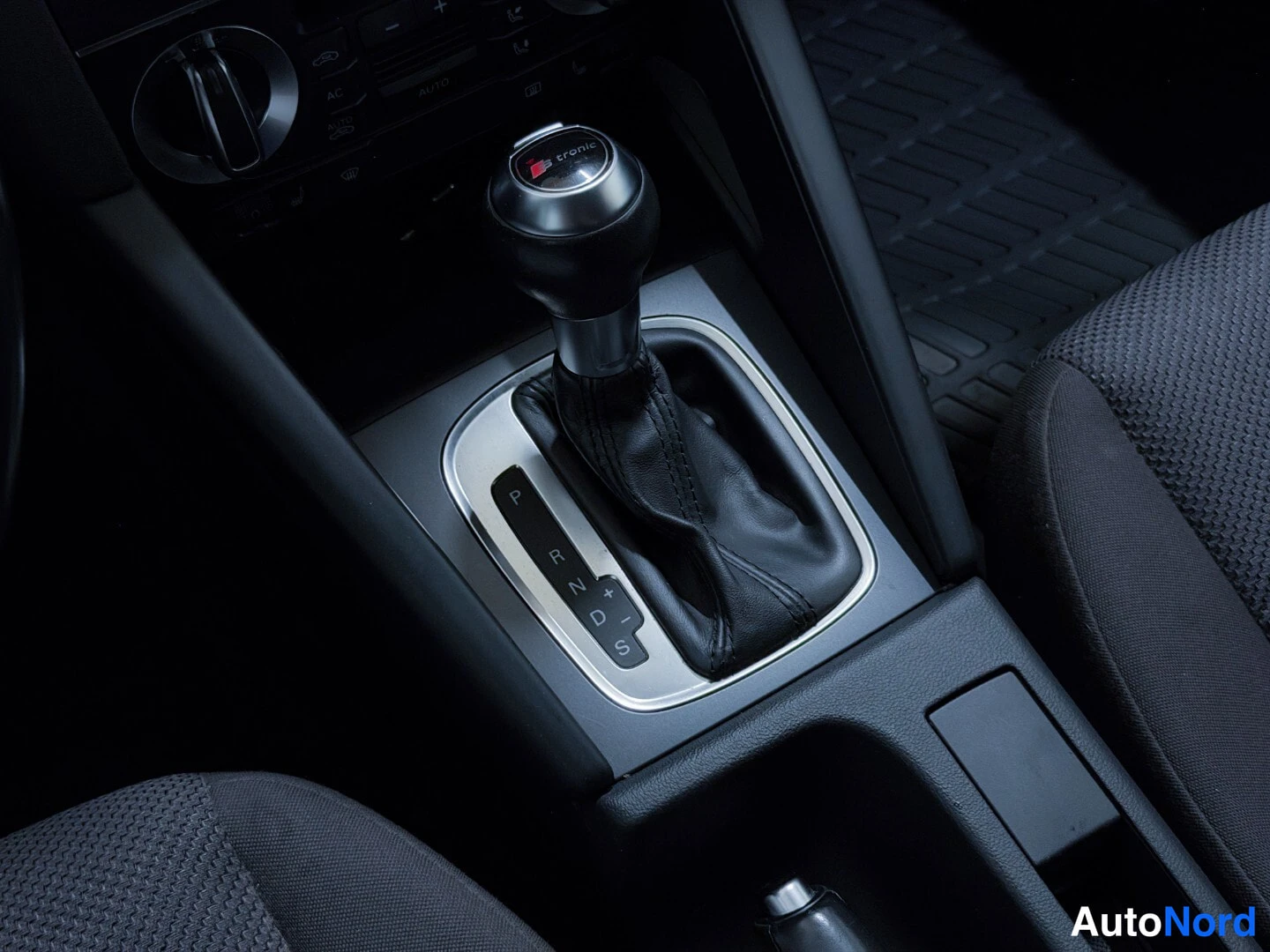 Black Audi A3 2011, detail, photo 22