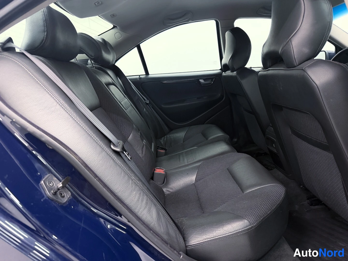 Blue Volvo S60 2004, rear seats, photo 13