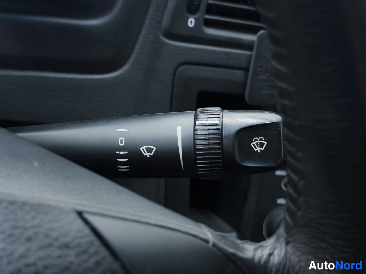 Blue Volvo S60 2004, detail, photo 17