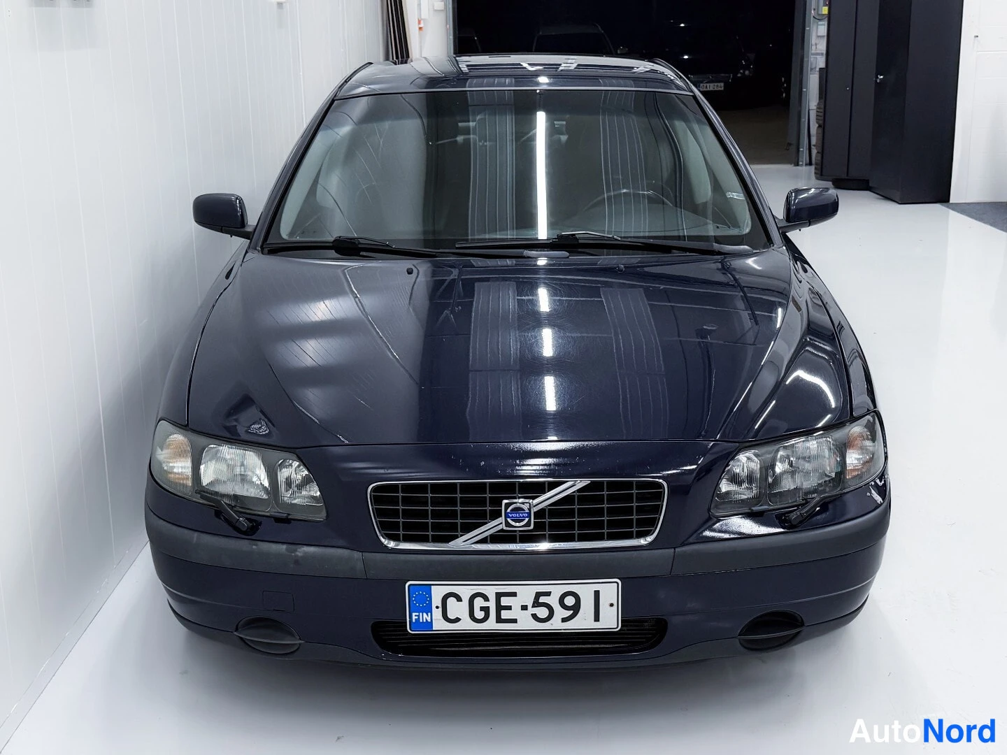 Blue Volvo S60 2004, front, photo 3