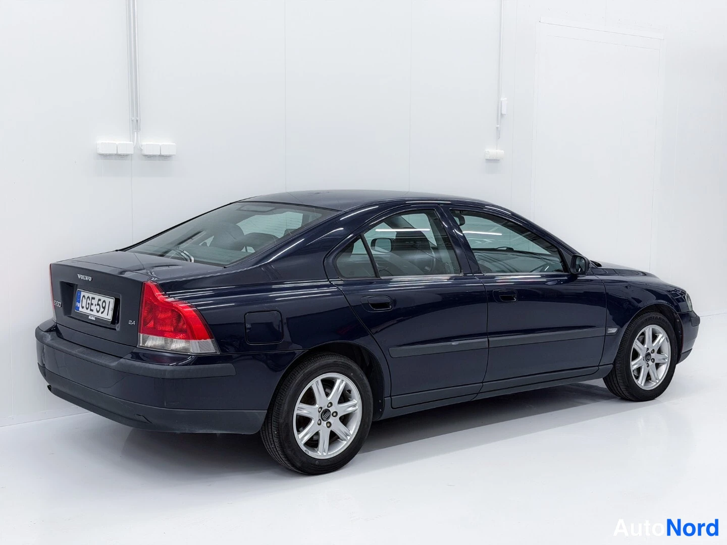 Blue Volvo S60 2004, rear three-quarter, photo 4