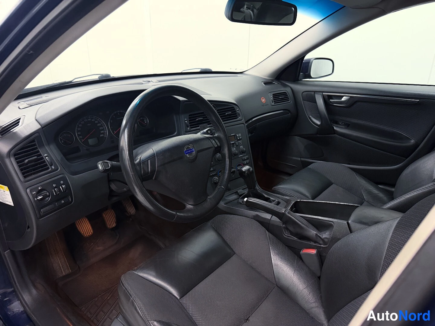 Blue Volvo S60 2004, cockpit, photo 7