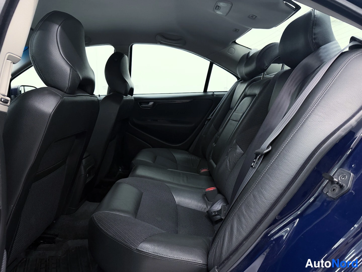 Blue Volvo S60 2004, rear seats, photo 12