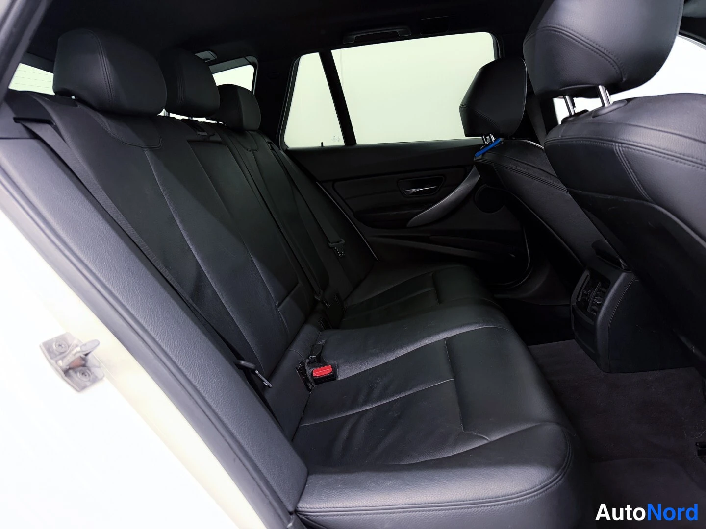 White BMW 330d 2012, rear seats, photo 12