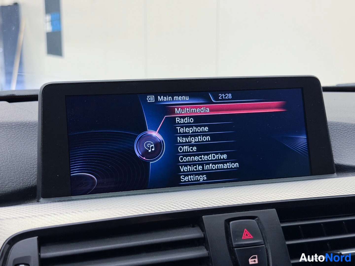 White BMW 330d 2012, detail, photo 22