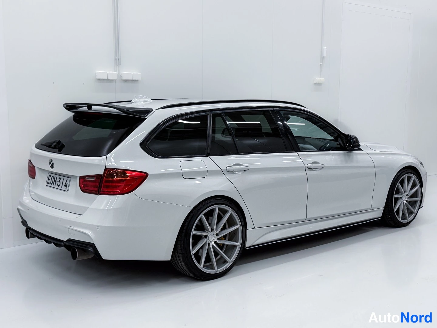 White BMW 330d 2012, rear three-quarter, photo 5