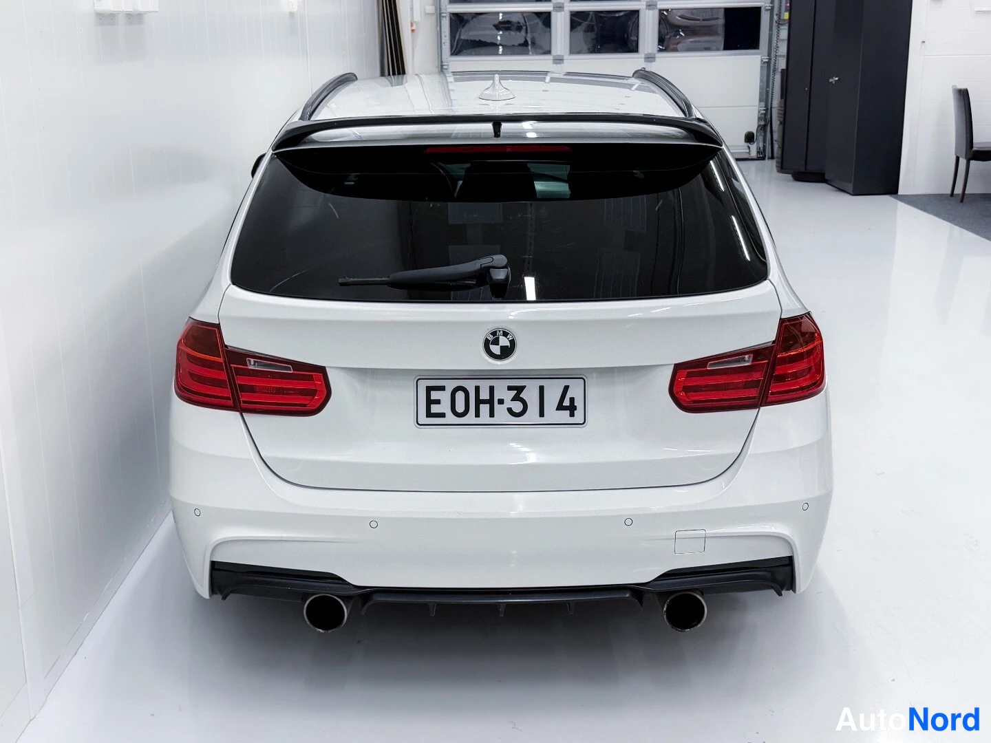 White BMW 330d 2012, rear, photo 6