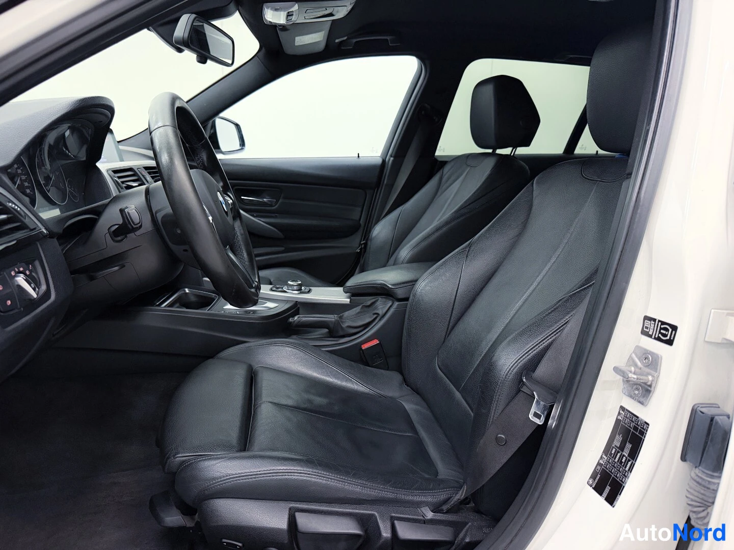 White BMW 330d 2012, front seats, photo 9