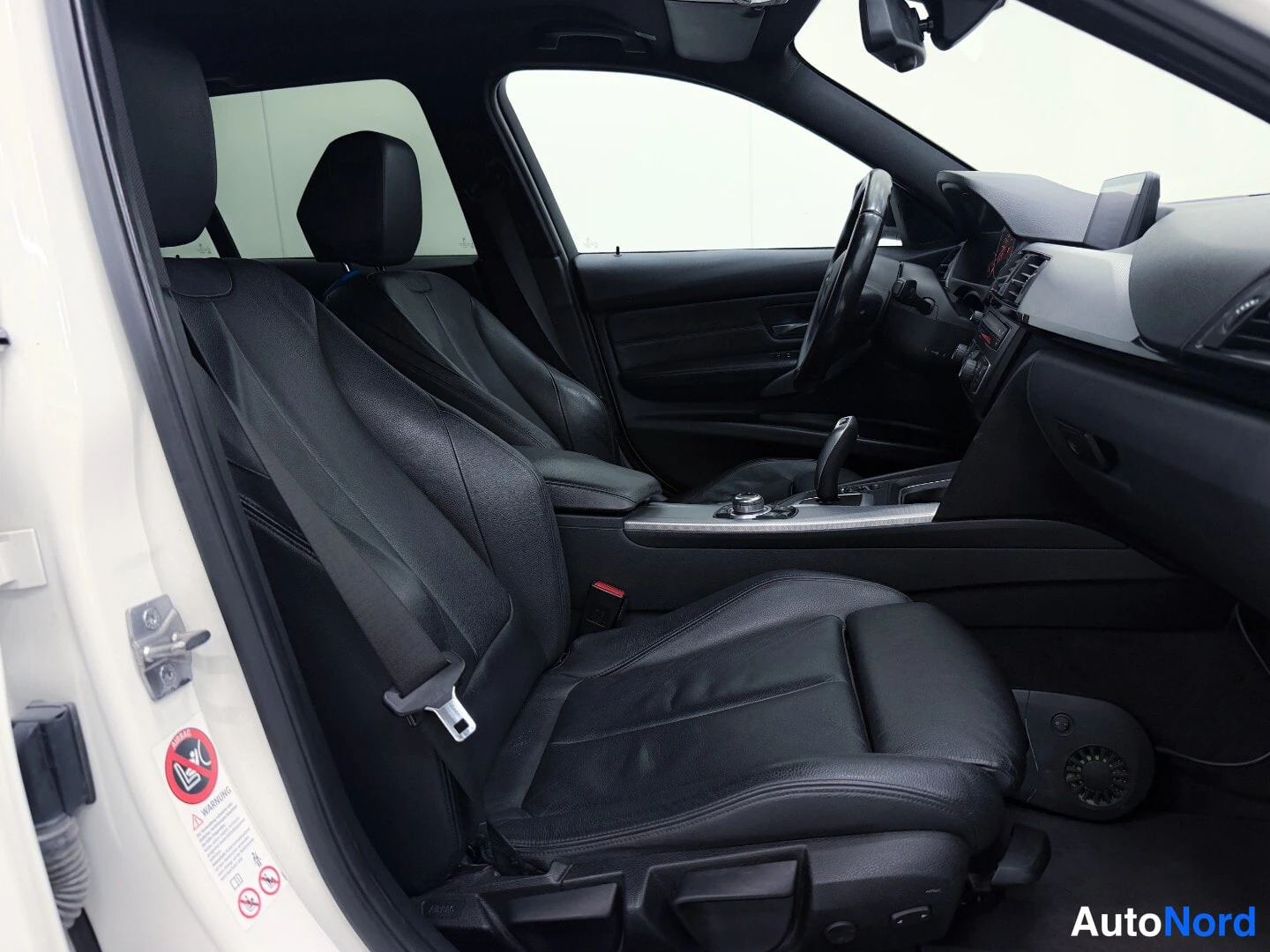 White BMW 330d 2012, front seats, photo 10