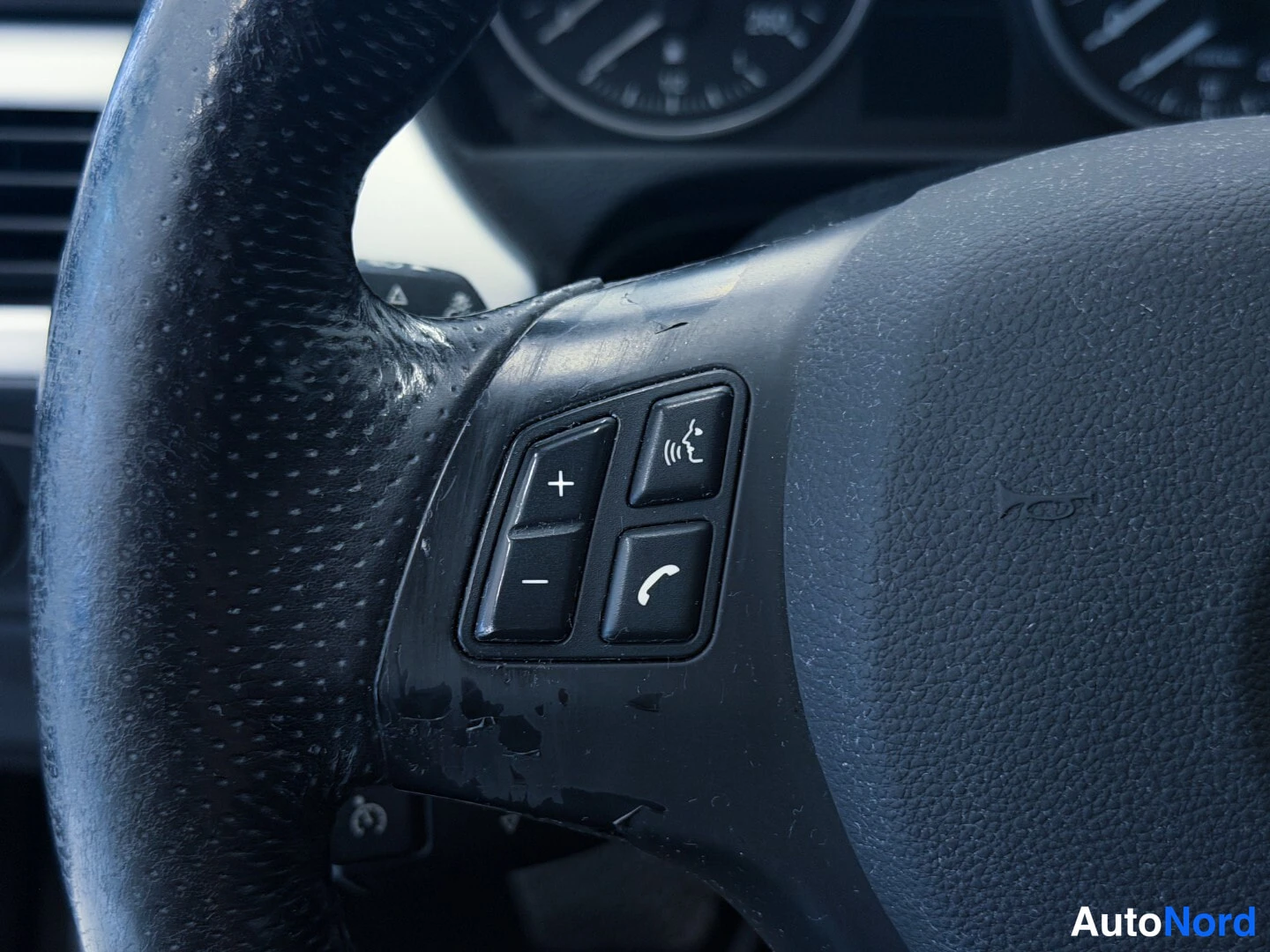 Blue BMW 325i 2007, detail, photo 16