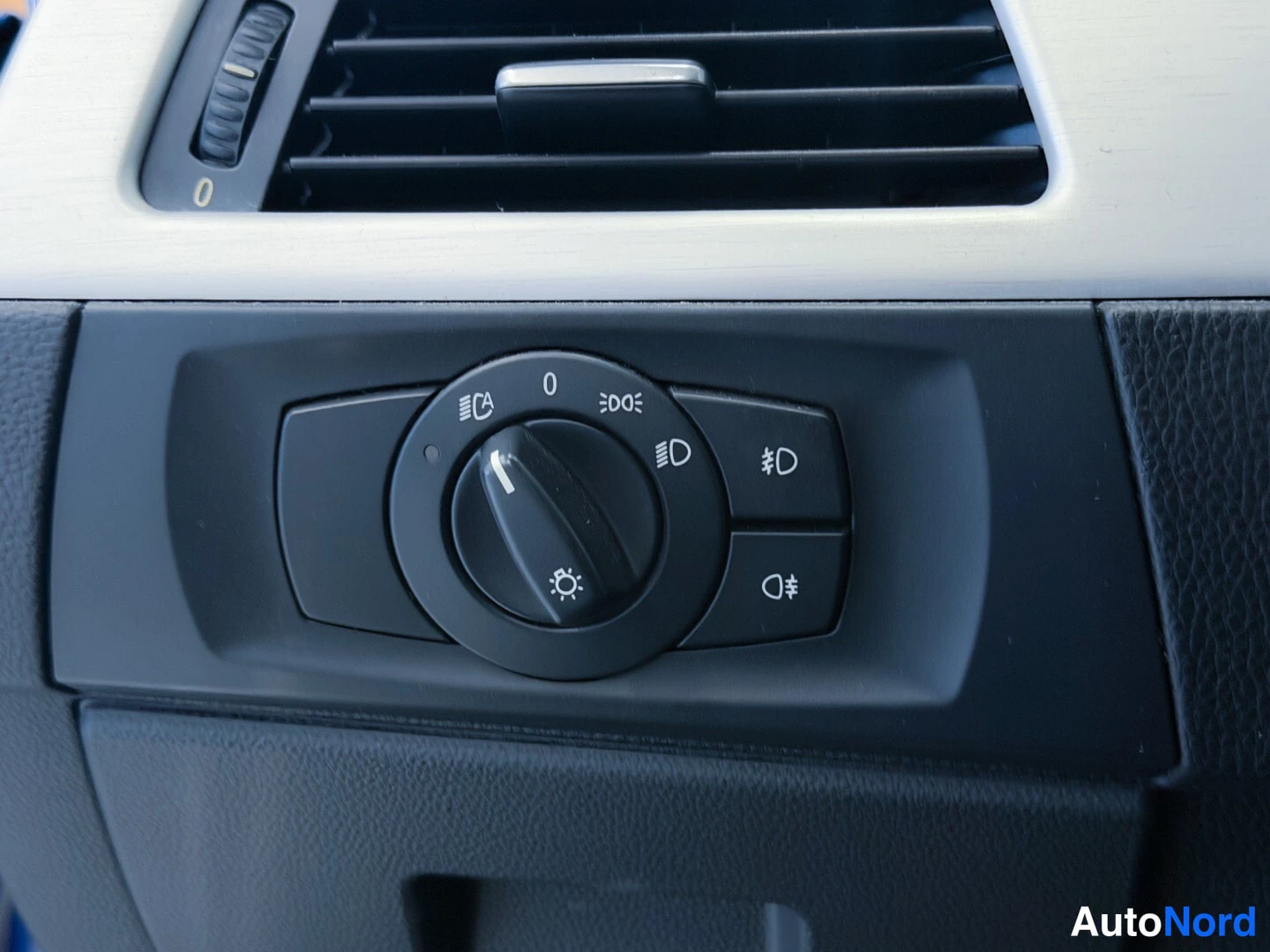 Blue BMW 325i 2007, detail, photo 22